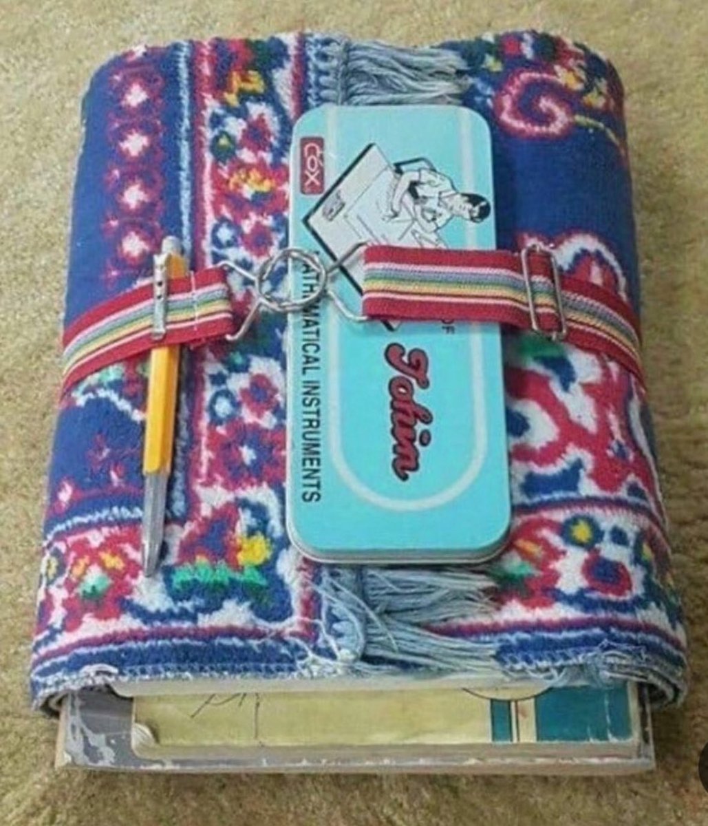 كنا نداوم للمدرسه وقت الامطار وتحت كل ظروف المناخ المتقلبّه .. 

مسأله الغياب في ذلك الزمان يعتبر كارثه ومصيبه لاتُغتفر ، والجميل ان الأهالي هم اول من يحرص على ذلك المبدأ !! 

أقل الإمكانيات مع الانضباط اخرجت قيادات ناجحه في كل الميادين