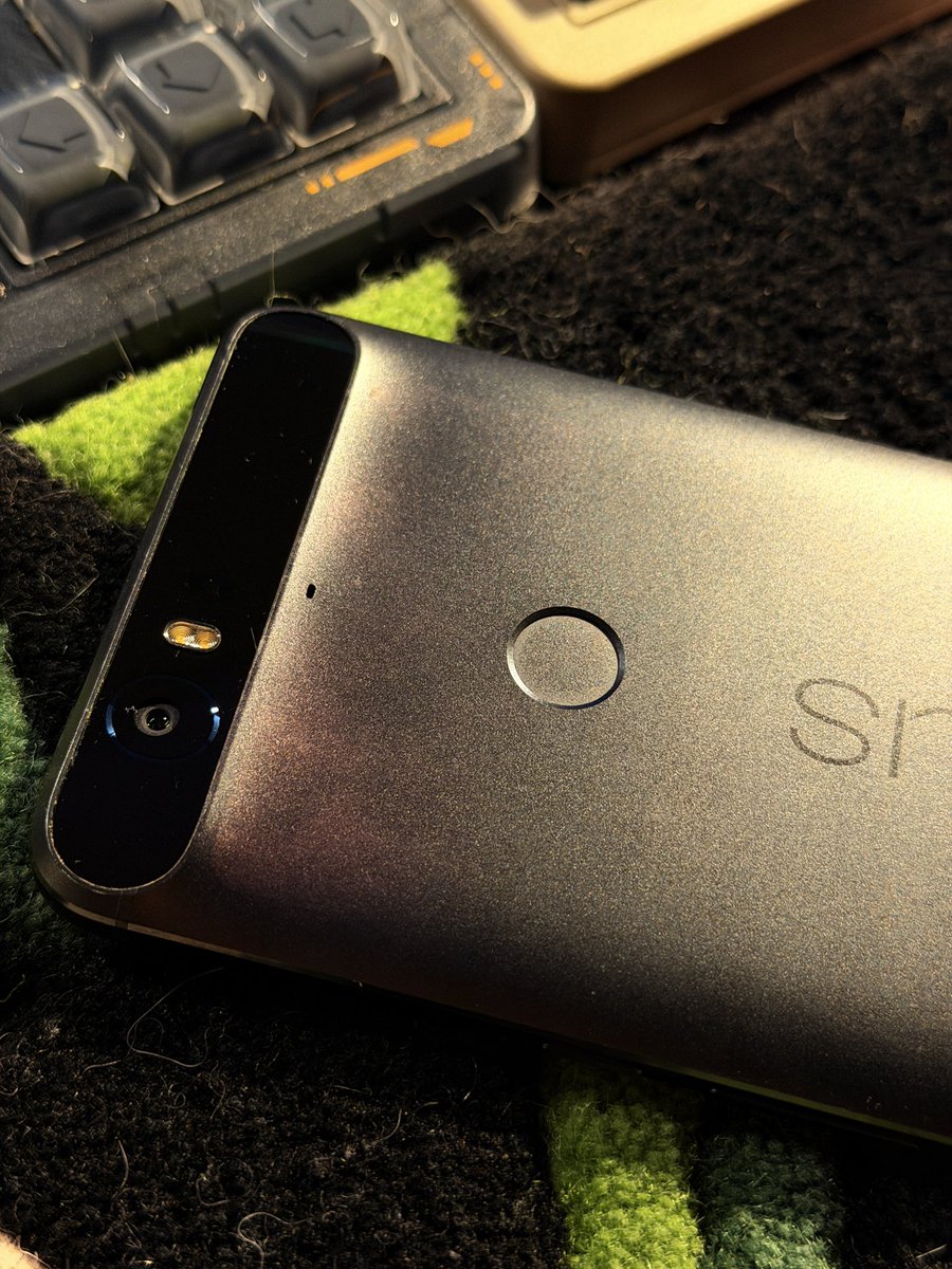 Dear rear mounted fingerprint scanner, I still love you.