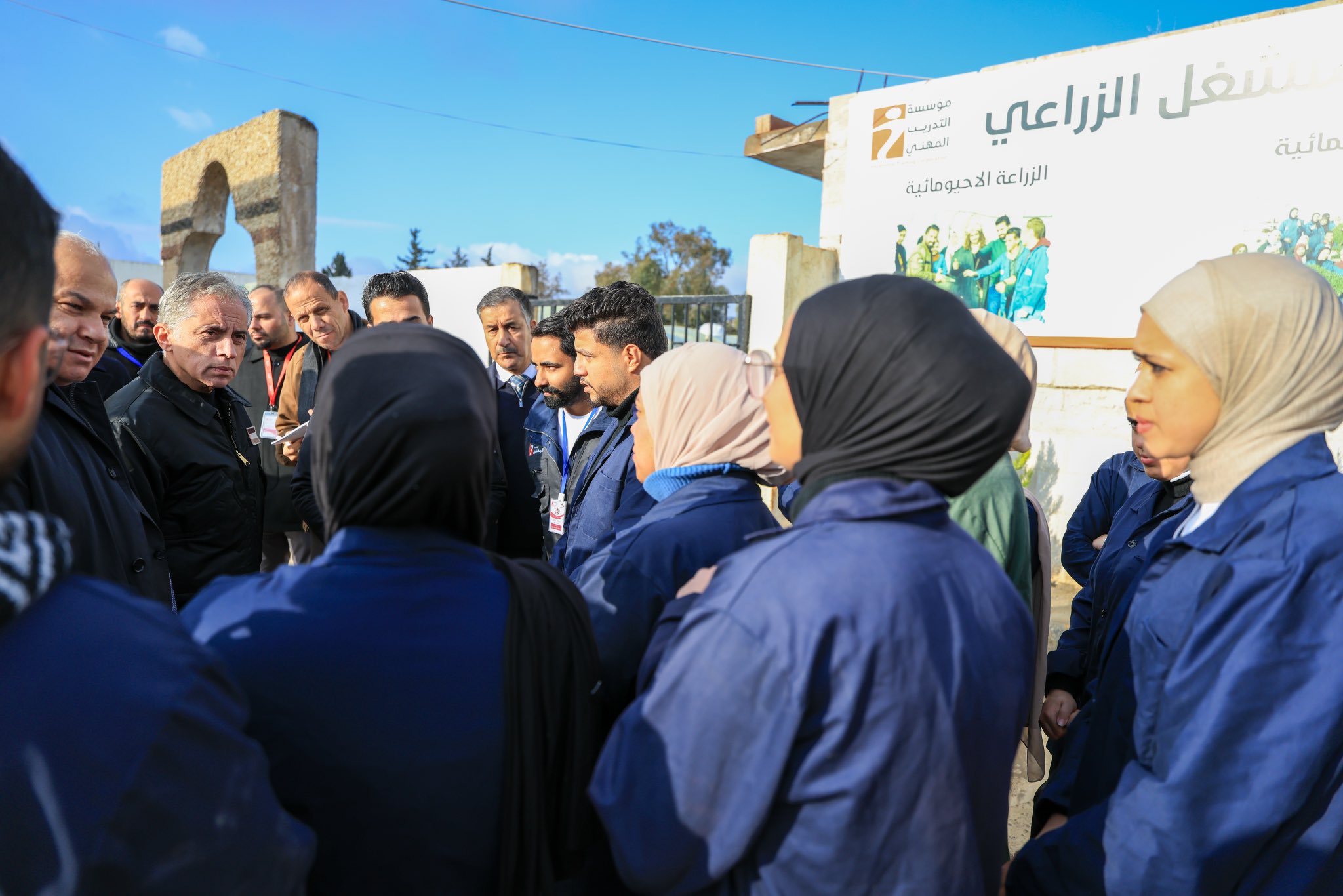 عاجل|| رئيس الوزراء الدكتور جعفر حسَّان يشيد بمستوى برامج التَّدريب المهني والتِّقني النوعيَّة التي يقدِّمها معهد التدريب المهني في لواء عين الباشا، والذي يضمُّ أكثر من ألف متدرِّب ومتدرِّبة، ويؤكِّد ضرورة الاستمرار بتطويرها وإدامتها؛ لتمكين الخريجين والخريجات بالمهارات اللازمة لسوق العمل، وإتاحة الفرص أمامهم لفتح مشاريعهم الإنتاجيَّة. بترا الأردن PrimeMinistry 