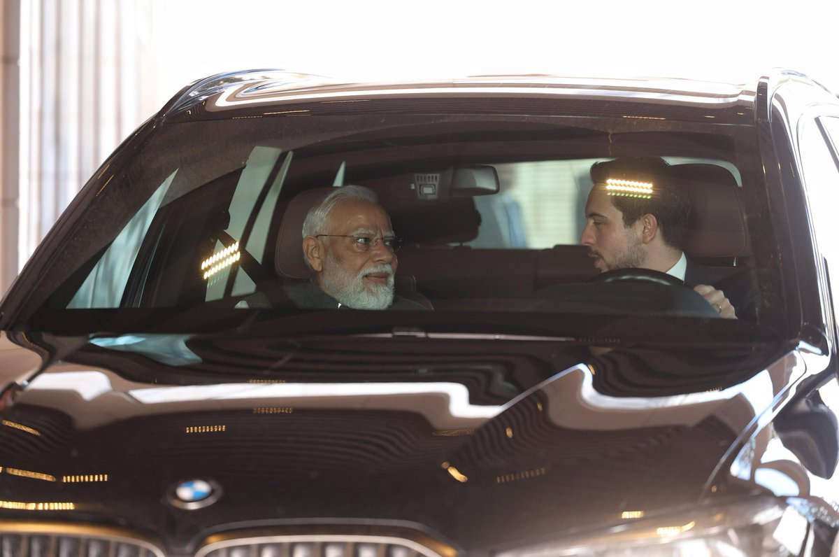 42nd-generation direct descendant of Prophet Muhammad, Jordan’s Crown Prince Al Hussein bin Abdullah II, personally drove PM Narendra Modi to the Jordan Museum in Amman, a rare gesture of respect to PM Modi and strong India–Jordan ties 🇮🇳🤝🇯🇴