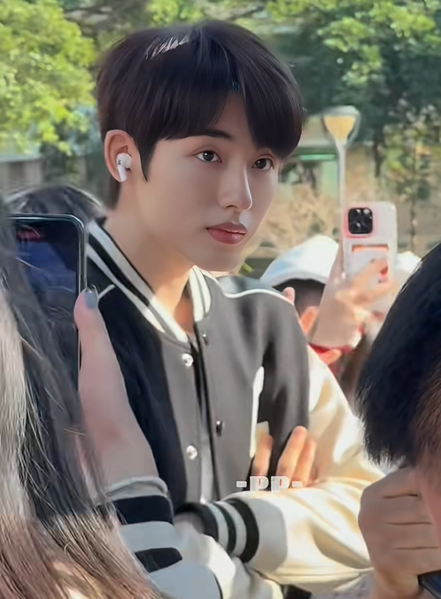 how is he so beautiful..