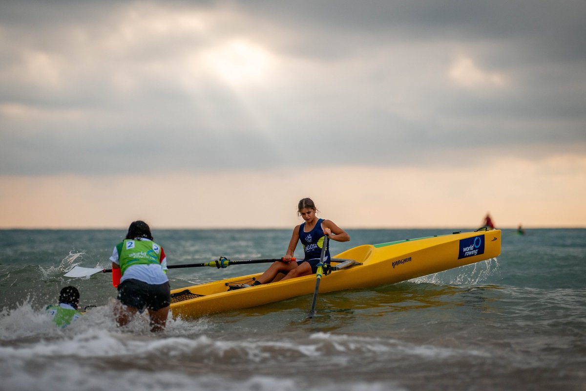 WorldRowing's tweet image. 2️⃣5️⃣ MOMENTS THAT WERE ROWING IN 2️⃣0️⃣2️⃣5️⃣:

2️⃣0️⃣ A total of 52 nations entered the 2025 World Rowing Beach Sprint Finals, including nine making their debut at the event: American Samoa, Bulgaria, El Salvador, Georgia, Iraq, Kuwait, Mexico, Paraguay, and Thailand.
