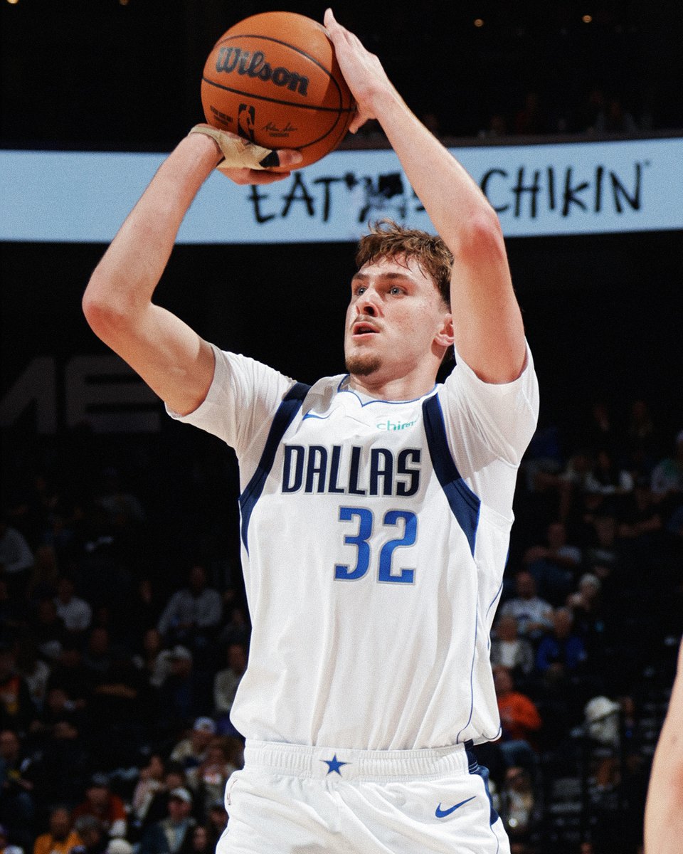 Cooper Flagg (42 PTS) became the fourth rookie in Mavericks history to record a 40-point game tonight!
Joining...
Roddy Beaubois (2010)
Jay Vincent (2x in 1982)
Mark Aguirre (1981)