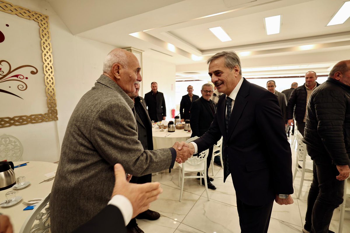 sbYusufAlemdar's tweet photo. Şehrimizin farklı mahallelerinde görev yapan muhtarlarımızın bu sabah düzenledikleri buluşmaya misafir olduk.
Kıymetli muhtarlarımıza misafirperverlikleri ve güzel sohbetleri için teşekkür ediyor, çalışmalarında kolaylıklar diliyorum.
Rabbim birliğimizi daim eylesin, yolumuz açık olsun.