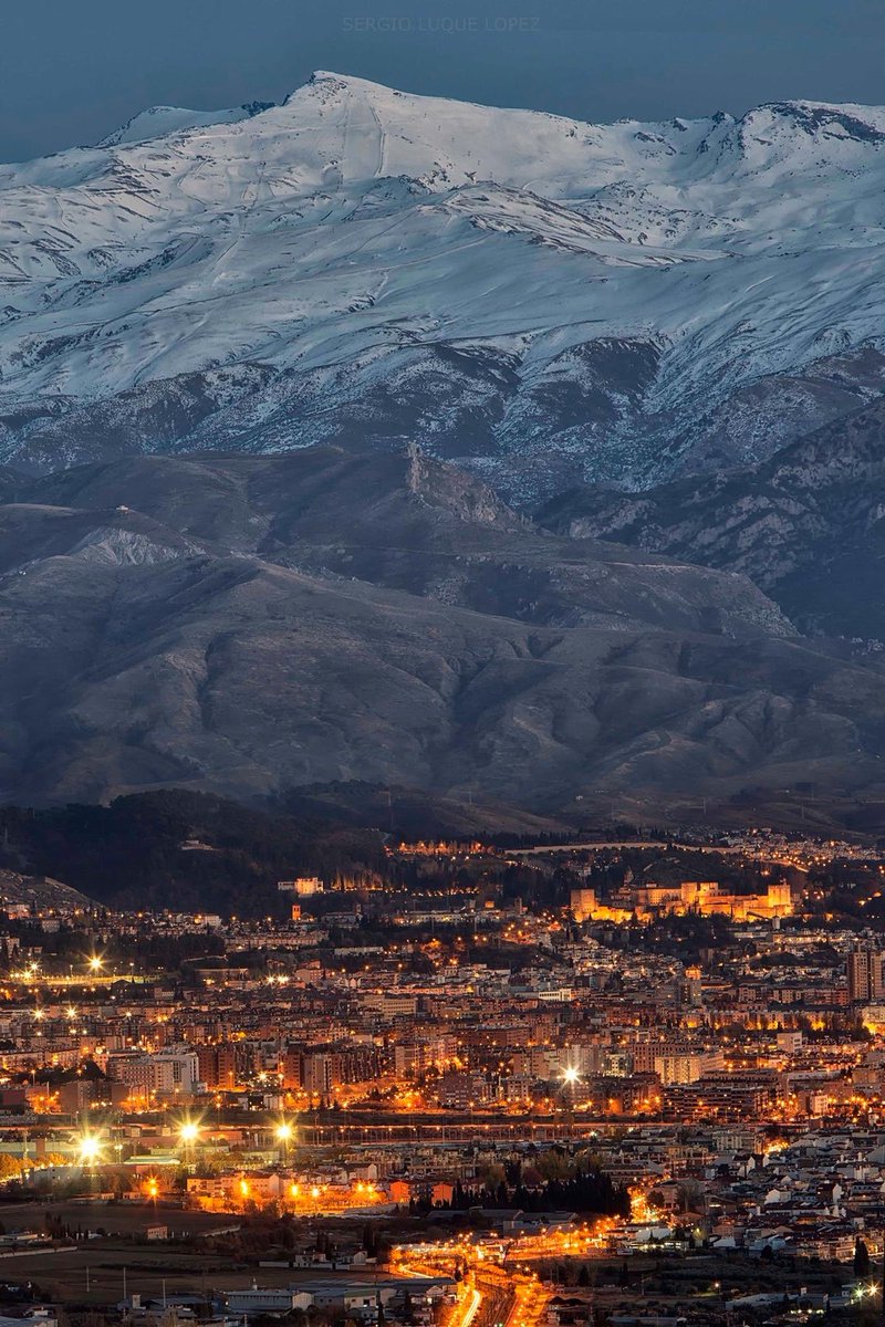 gomezdetejada's tweet image. Hay fotos maravillosas de Granada, y luego está LA FOTO.

Desconozco el autor.