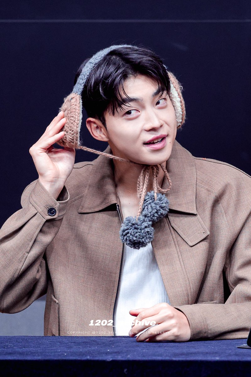 1202_archive's tweet image. 251213 시즌그리팅 팬사인회

#김강민 #kimkangmi