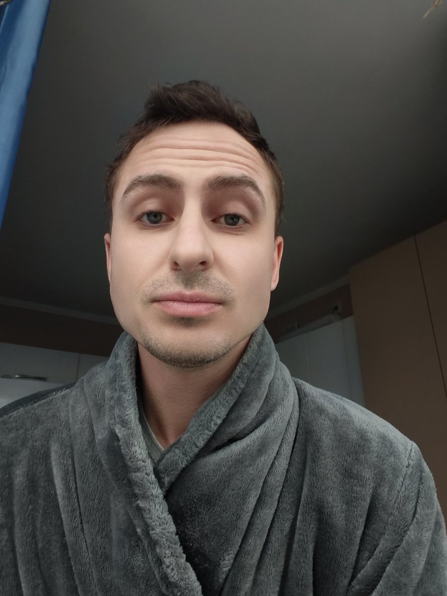 Калімера! Сьогодні такий дурний сон снився... Як насправді. Коротше. Я сплю, хочу перевернутися, а не можу, бо мене паралізувало. Бррррр.... І да, я поголив морду.