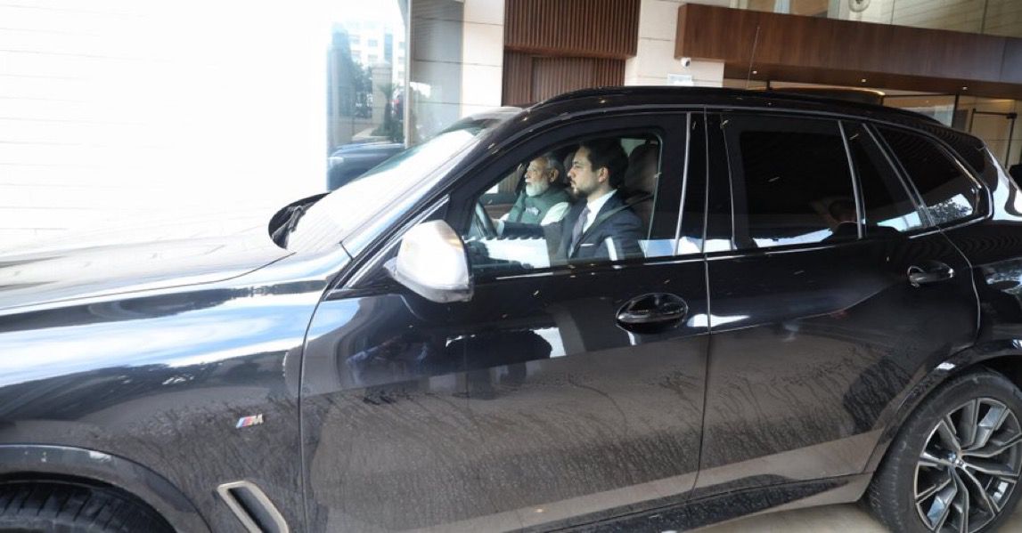 सम्मान, सादगी और विश्वास की एक ऐतिहासिक तस्वीर 🇮🇳🤝🇯🇴

जब किसी राष्ट्र का नेतृत्व दिल से जुड़ता है, तो कूटनीति भी आत्मीय बन जाती है।
जॉर्डन के युवराज अल हुसैन बिन अब्दुल्ला द्वितीय द्वारा
भारत के यशस्वी प्रधानमंत्री श्री <a href="/narendramodi/">Narendra Modi</a> जी को स्वयं वाहन चलाकर
जॉर्डन म्यूज़ियम ले