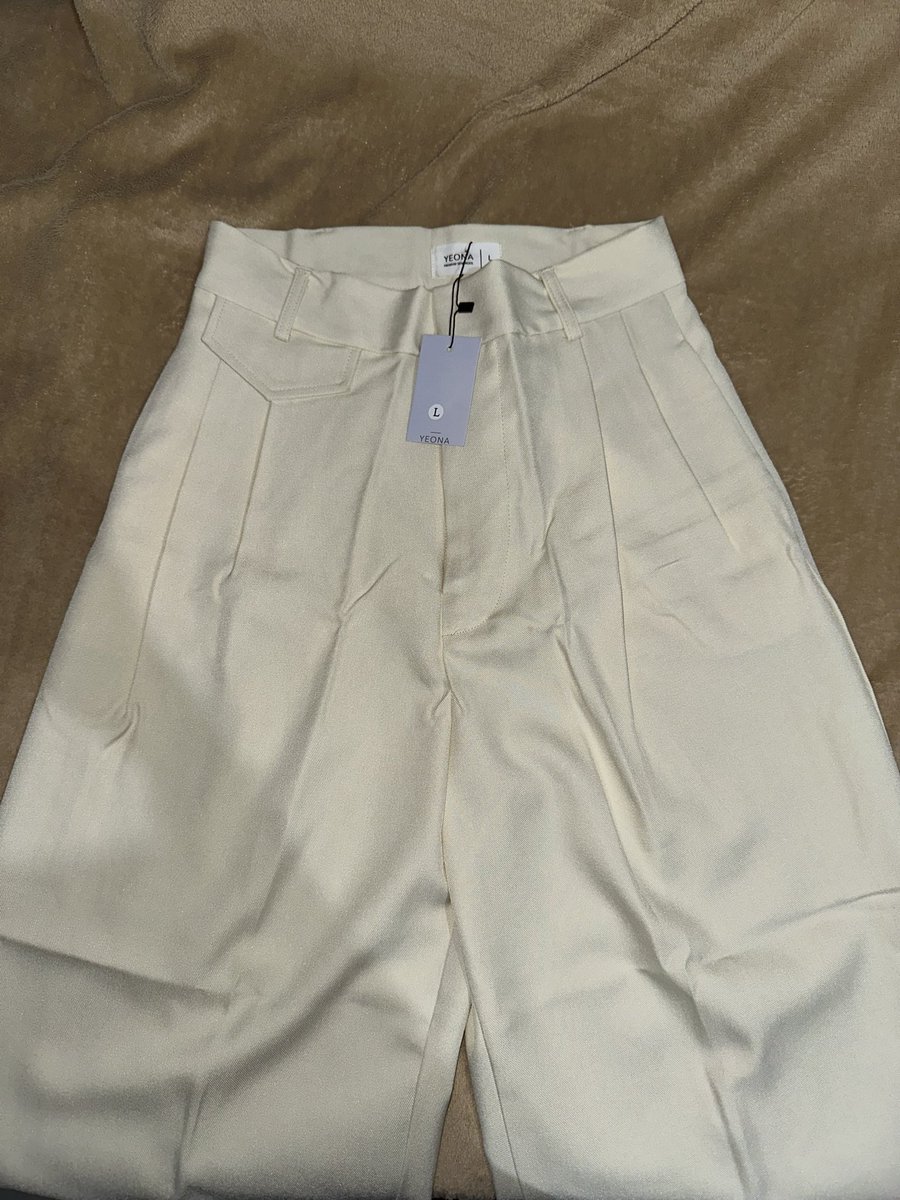 feelsafewithu's tweet photo. WTS
yeona oro pants
ivory size L
original 100% (bukti pembelian tertera)
💸140K

dijual karna salah size
belum pernah dipakai sama sekali
masih ada tag nya belum dilepas
bisa co oren https://t.co/yY5YAFVGnT