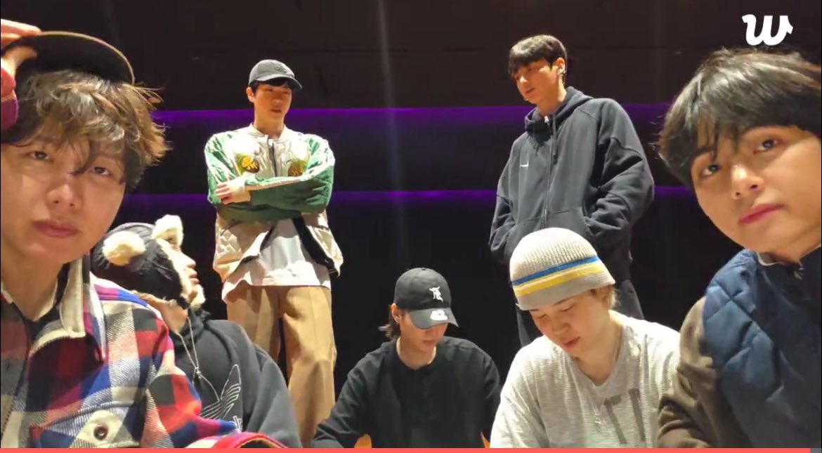 yejunified's tweet image. i’m getting emotional watching a live with all of them…