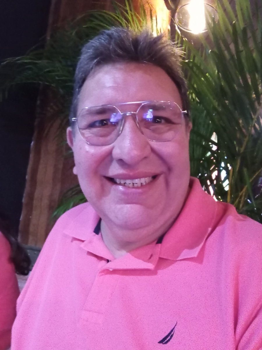 Feliz dia comunidad de X. Hoy es mi cumpleaños.  Se vale felicitaciones y alguna que otra moneda ¡No es cierto! Pero no mentadas. Es algo que no estoy acostumbrado a recibir. Y no les mando foto sin ropa porque esta Red ya me castigó. Bendiciones a todos.