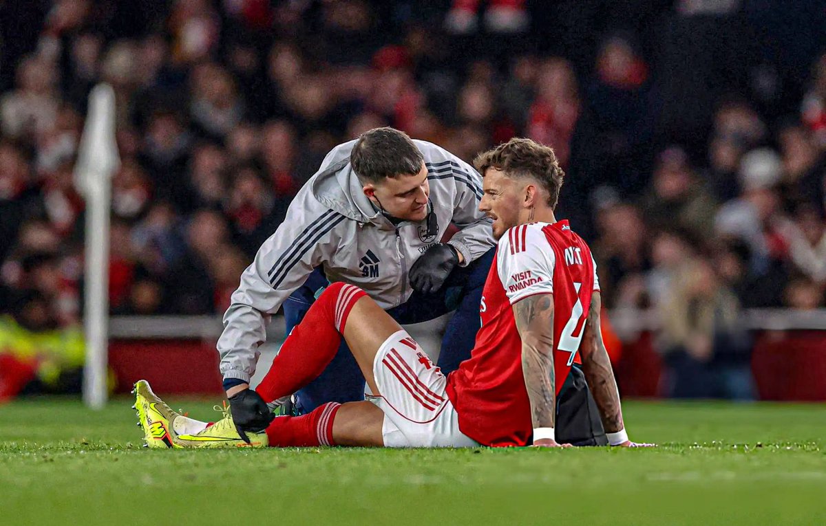 FabrizioRomano's tweet image. 🚨⚠️ Ben White, out for at least one month with injury suffered last week as Arsenal staff hope to have him available for mid January.