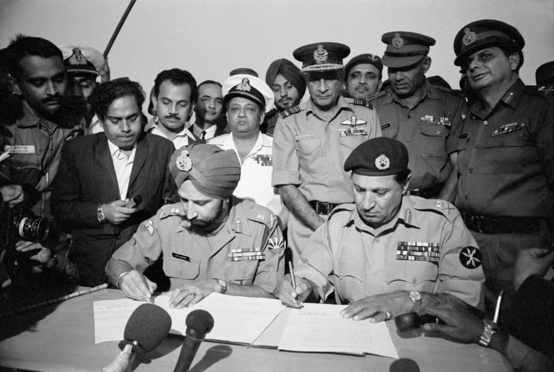 🟥On This Day in History: December 16 The Day of Pakistan’s Surrender of 93,000 Troops to Bangladesh and a Historic Humiliation

Today marks December 16, a date etched in history. On this day in 1971, after a nine-month-long and bloody war, Pakistan’s military accepted surrender