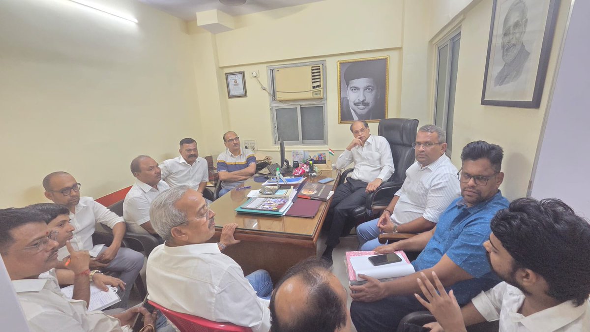 parag_alavani's tweet photo. आगामी मुंबई महानगरपालिका निवडणुक पूर्वतयारीच्या अनुषंगाने काल जिल्हा कार्यालयात वॉर्ड क्र. ८५ ची
बैठक पार पडली.
या बैठकीत वॉर्डचा संघटनात्मक आढावा घेऊन निवडणूक नियोजनावर सविस्तर चर्चा करण्यात आली.
#MumbaiMunicipalElection
#BMC #Ward85 #ElectionPlanning
#BJPMumbai #BJPOrganization
#BoothManagement #GrassrootStrength
#TeamBJP