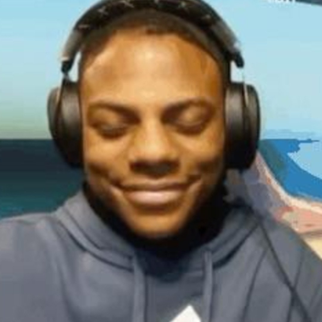 Jaythegerpotato's tweet photo. Told the mechanic at the appointment for my AC check, that I accidentally rolled down my window with ice on it and now it's stuck and if they can take a look at it

He looked like this https://t.co/MxiDj5odHD