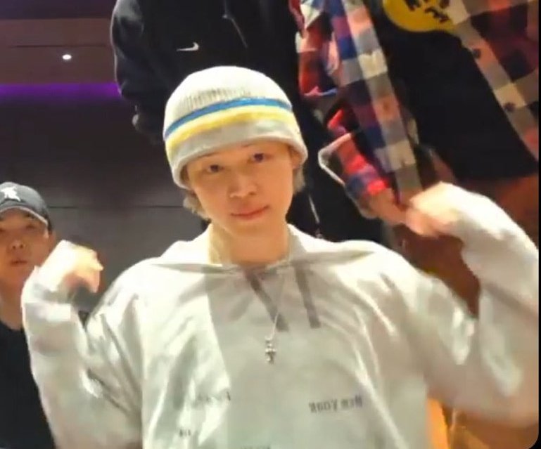 Jiminn...😭 HE'S SO CUTEEEEEEEEEE