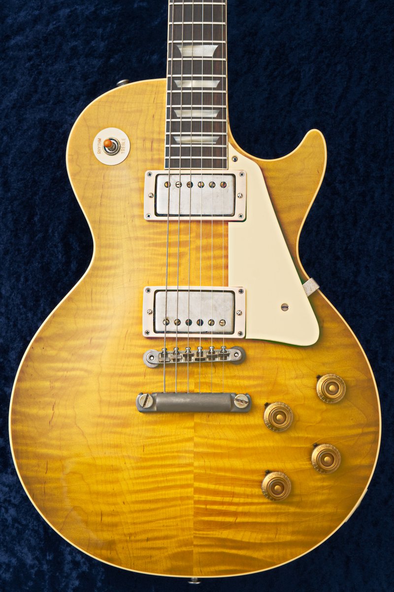 machidax's tweet image. 【Gibson 新着入荷ソクホー!!📡⚡】

続けていやらしい(褒め)子が入荷いたしました!!👀

#GibsonCustomShop
Murphy Lab  1959 Les Paul Standard - Green Lemon Faded- Ultra Light Aged!!✨

正直、ぱっと見は本当にヴィンテージ...

この退色を再現したカラーがもう...

shop.kurosawagakki.com/items/2940699