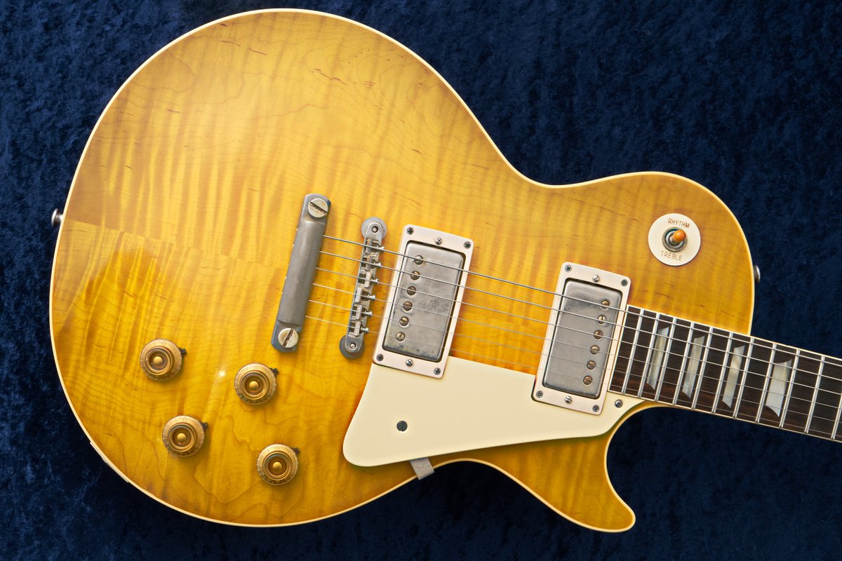 machidax's tweet image. 【Gibson 新着入荷ソクホー!!📡⚡】

続けていやらしい(褒め)子が入荷いたしました!!👀

#GibsonCustomShop
Murphy Lab  1959 Les Paul Standard - Green Lemon Faded- Ultra Light Aged!!✨

正直、ぱっと見は本当にヴィンテージ...

この退色を再現したカラーがもう...

shop.kurosawagakki.com/items/2940699