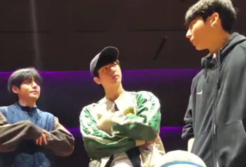 Kvdarlings's tweet photo. Why does it look like tete complained to jin hyung and now Kookie is in trouble 😭 https://t.co/9VJA6zGiOQ