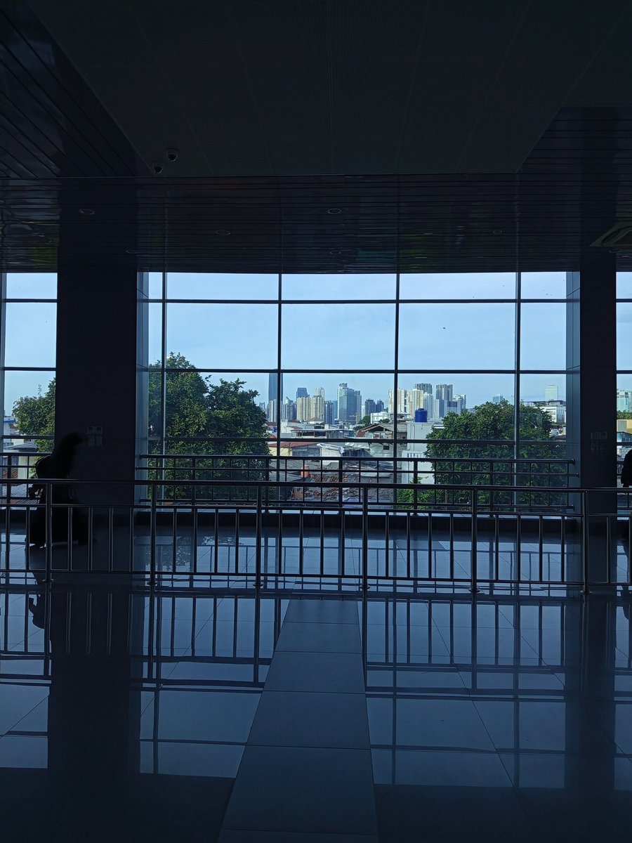 Suka banget dengan kaca besar ini 
Tiap lewat pasti ambil foto

Loc : Sta.Manggarai pintu Barat

#JagaJakarta