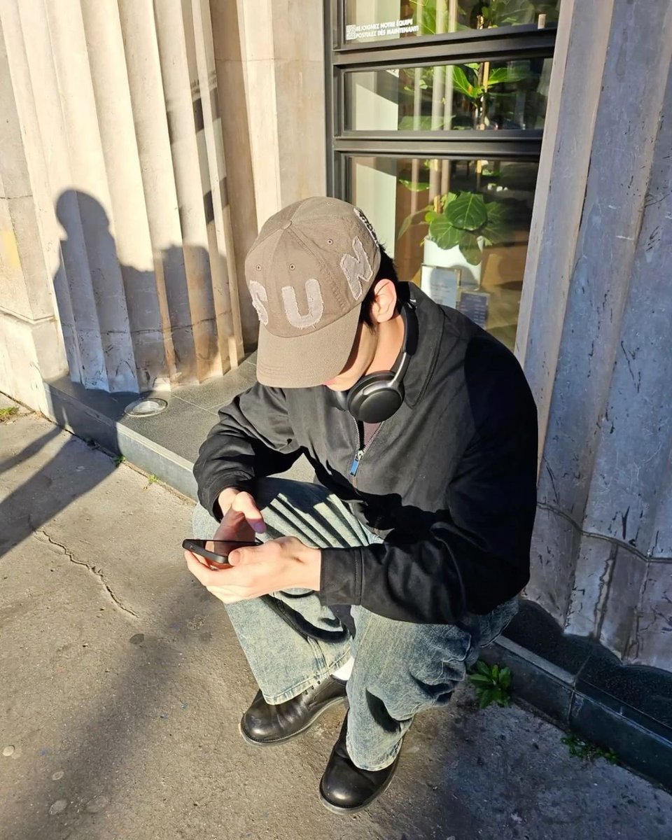 llsoobin's tweet image. capek sama hidup sendiri, kalo gak ganteng ya ganteng banget gini :”