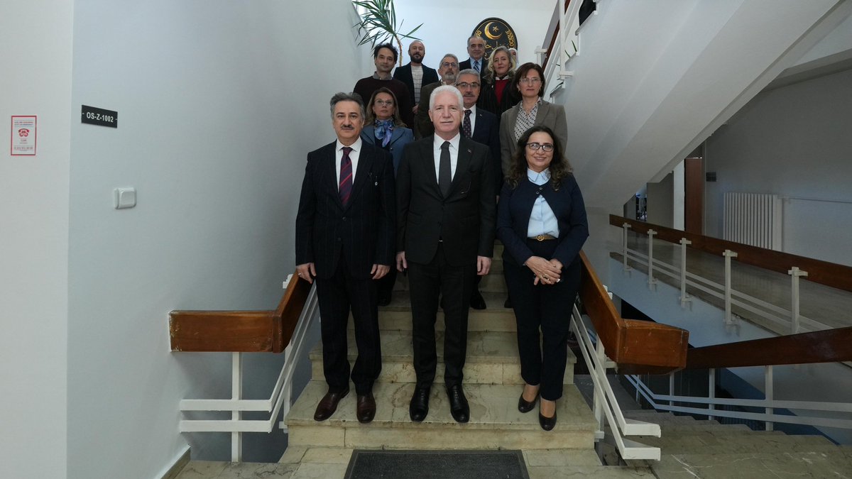 TC_istanbul's tweet photo. Valimiz Davut Gül, Kandilli Rasathanesi ve Deprem Araştırma Enstitüsü’nü ziyaret etti.

Vali Gül, yürütülen çalışmalara ilişkin Boğaziçi Üniversitesi Kandilli Rasathanesi ve Deprem Araştırma Enstitüsü (KRDAE) Müdürü Sayın Prof. Dr. Nurcan Meral Özel’den bilgi aldı.

Vali Gül’e ziyaretinde, Üsküdar Kaymakamı Adem Yazıcı ile Boğaziçi Üniversitesi Rektörü Prof. Dr. Mehmet Naci İnci eşlik etti.

@gul_davut 
@Kandilli_info 
@UniBogazici 

📍Üsküdar