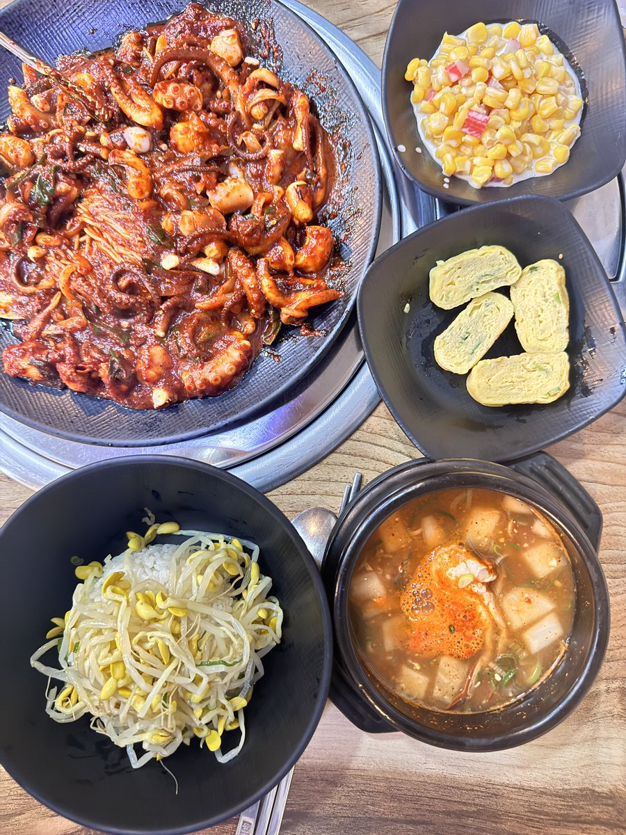 📍 제주 
📍 제주정낭집
📍 제주시 지석11길 6 1층

📌카카오평점 4.4
📌11:00-22:00 라스트 20:30
📌 캐치테이블 원격줄서기 없음

🎈낙지볶음 된찌 뚝배기 
      1인 1뚝
      반찬 무한리필
      낙지볶음 1인 13.0
      맛도 있고 가성비 좋아요
      재방문의사 👍👍👍👍