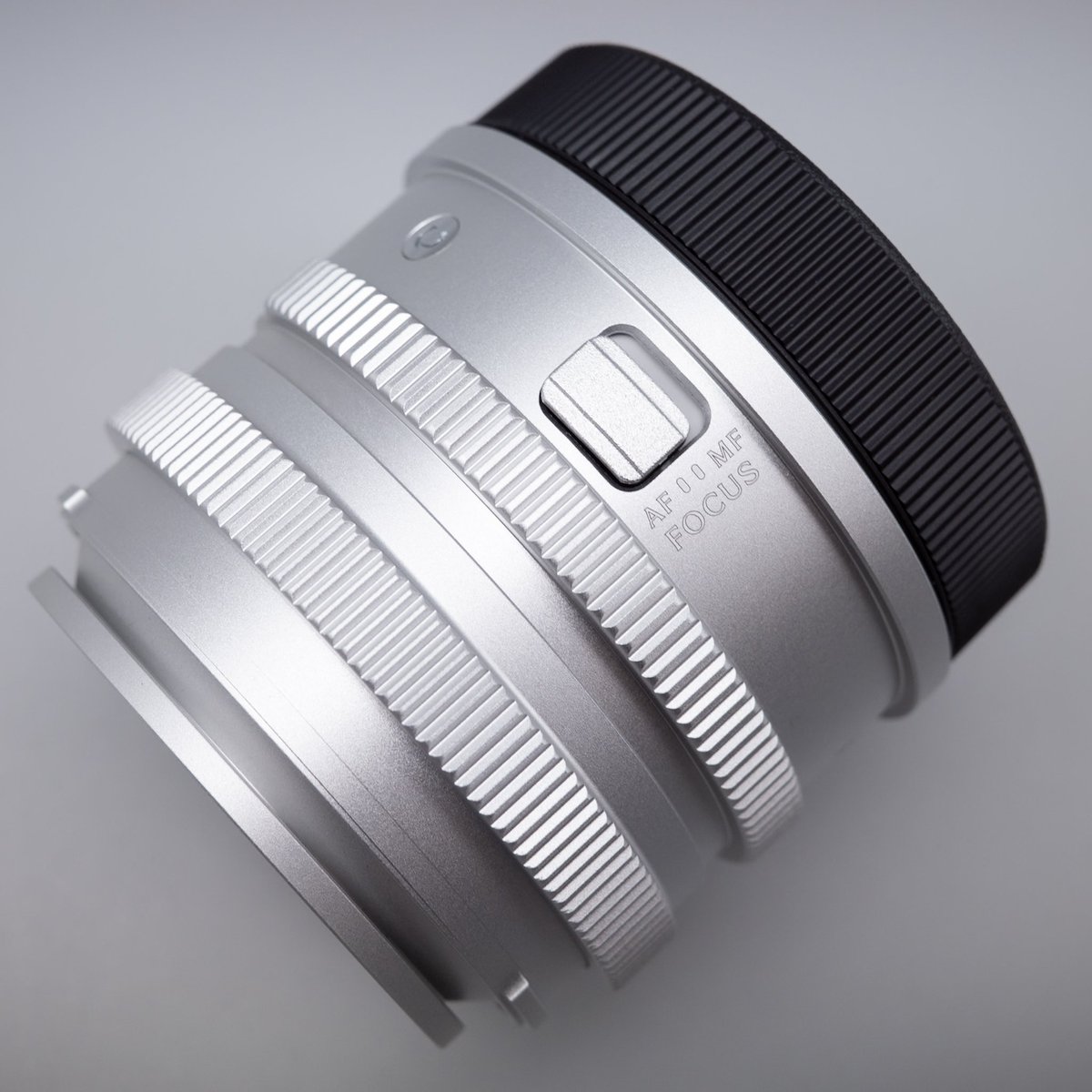 yuki_pht's tweet photo. Sigma Iシリーズのシルバー、
黒いスイッチが気になってアルミ削り出しのパーツを作ってしまいました。。 https://t.co/RHXoe2LGBd