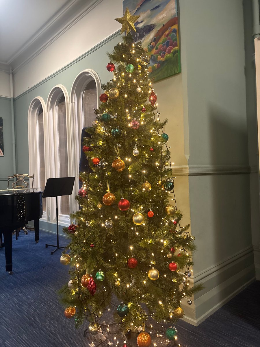 🎶 On the fourth day of Christmas, MSJ gave to me…

Four festive Christmas trees,
Three Book Club meetings,
Two snowy Malvern hills,
And one magical Carol Service in the Priory.

#MSJSpirit #ChristmasCountdown