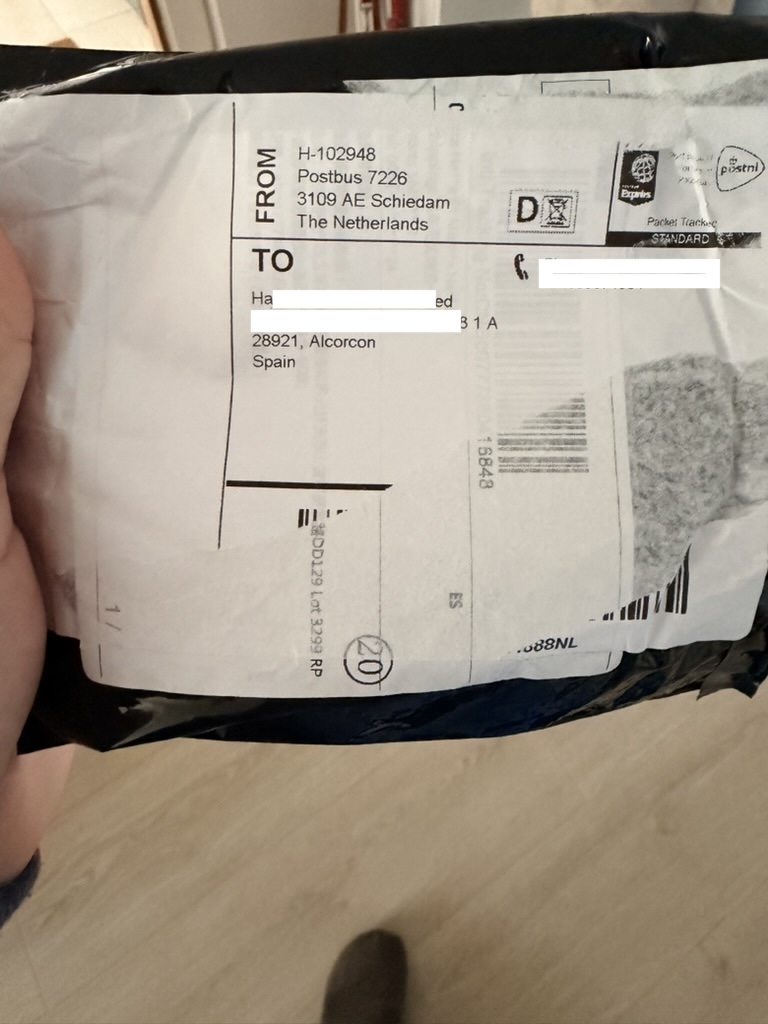 ancabi64's tweet photo. Es una vergüenza, llevo años pidiendo en @AliExpressES  y nunca hice ninguna devolución ni puse ningún problema, me llega un producto que se ve perfectamente que era para otra persona y no paran de pedirme mas evidencias, además que con @PostNL es imposible contactar https://t.co/53ziIysKQq