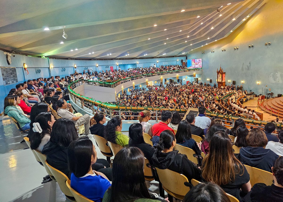 cbcpnews's tweet photo. Filipinos fill the Our Lady of the Rosary Church in Doha, Qatar, on Monday, Dec. 15, to mark the first day of Simbang Gabi, the traditional nine-day series of Masses leading up to Christmas. | via Dave Donceras/CFC Qatar #simbanggabi2025 #Christmas2025 #cbcpnews https://t.co/rGD3qXRjpq