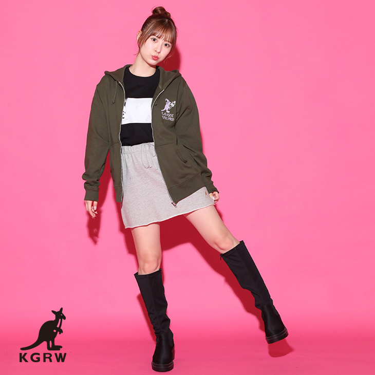 KANGOLREWARD's tweet photo. 生田衣梨奈さんとのコラボアイテムが本日17時より受注予約開始しました🙌🌟
今回のコラボは半袖Tシャツ、ZIPパーカー、スウェットパンツ、クッションをリリース👀
こちらのアイテムは【男女兼用アイテム】となります⛄
詳細・ご購入はコチラ👇
https://t.co/nps2NB4bX2
#KANGOL #KANGOLREWARD #KGRW #カンゴール #生田衣梨奈
@ikuta_erina0707