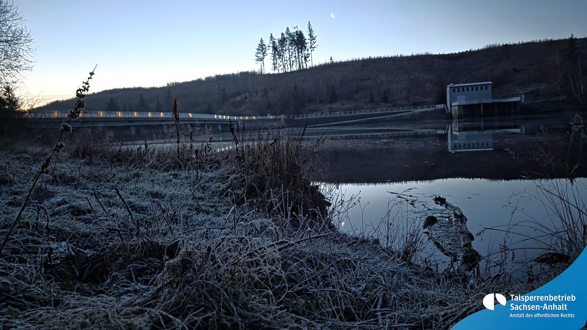 TSB_LSA's tweet photo. 🥶 Wir starten mit einem frostigen Morgen an unserer Talsperre Königshütte in den Tag. ❄️ https://t.co/O3OPVo1r02