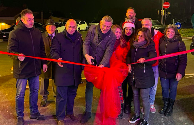 EAniballi's tweet photo. Guidonia – L’affaire Christmas Village sbarca in consiglio comunale, ancora zone d’ombra sull’appalto da 70mila euro https://t.co/09VOlVZokc https://t.co/CSLDiI8ruS