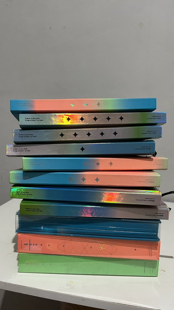 _mingcookies's tweet photo. Halo teume, aku mau bagi koleksi album lama treasureku buat yg berminat adopt, cm syaratnya pls jgn dijual lg yah, buat yg mau jaga aja, ini masih ada pcnya semua tp kayanya ada bbrp yg galengkap krn dl sempet trade. Kl ada yg mau boleh rep aja ya 🥲 https://t.co/I37Y51Amip