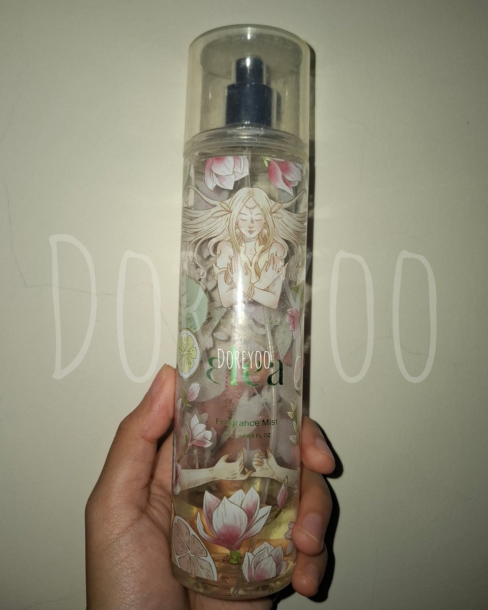 doreyoo's tweet photo. Salah dua parfum yang gue gak nyesel beli dan akan repurchase terus 😋. Dari dulu gue jarang banget pake parfum. Karena setiap kali beli dan makin sering dipake makin gak suka sm wanginya 😔 tapi dua parfum ini pengecualian! https://t.co/L0Yk5L1Lu2