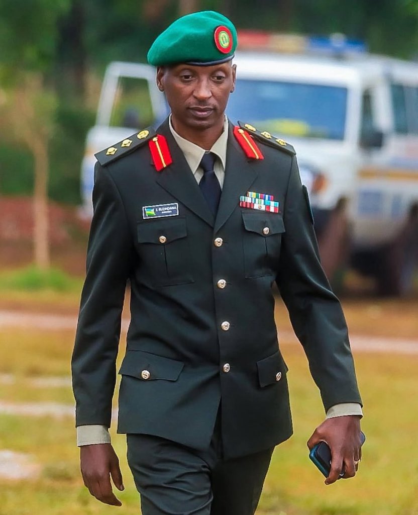 UKWELINEWSWORLD's tweet photo. Guess who? 🇷🇼 https://t.co/dHOZtN3CK2