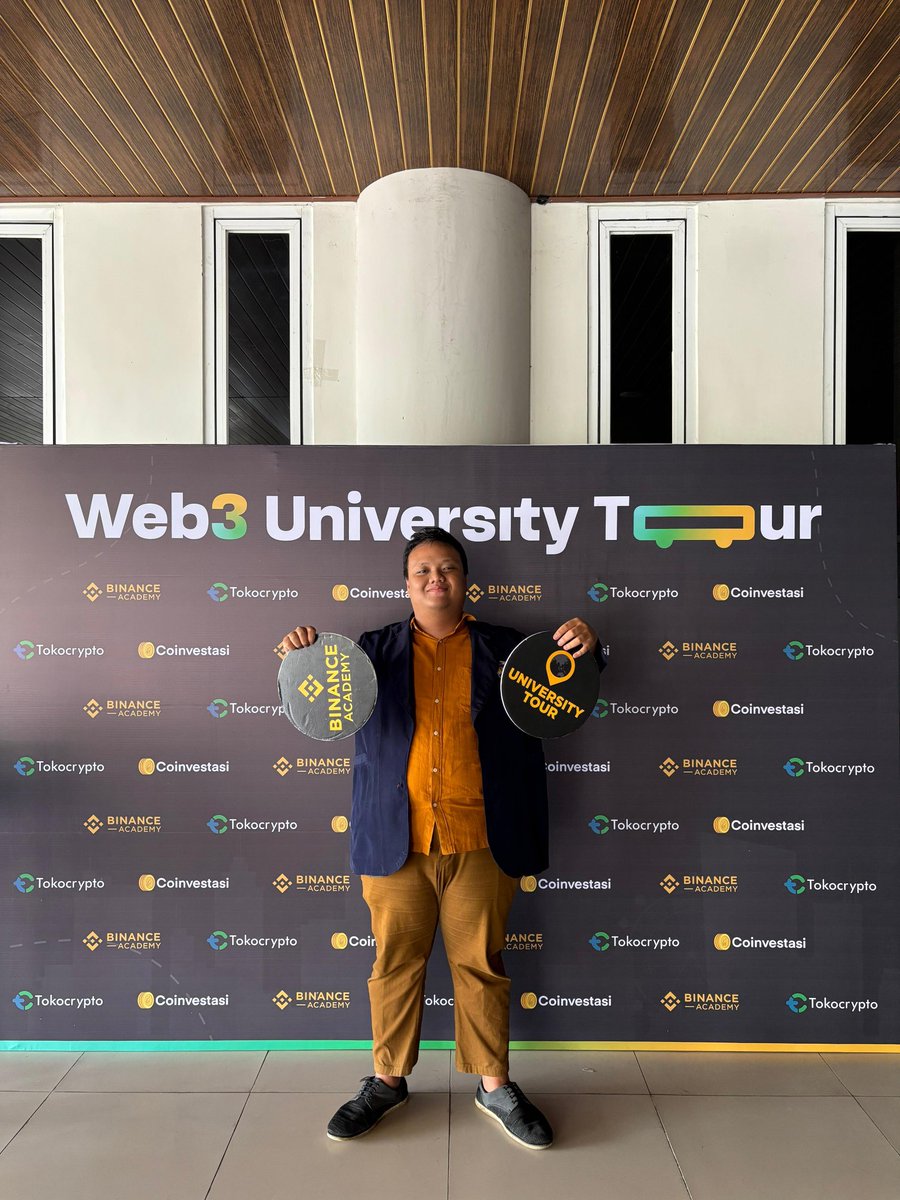 urayristiyadi's tweet photo. Seru banget acara Web3 University Tour di Universitas Tanjungpura by @BinanceAcademy @tokocrypto @tokotoken_id @coinvestasi atas insight dan pengalaman berharganya terkait WEB3 Blockchain
#BinanceAcademyUniversity #ExchangeIndonesia
#TKOKeepBuilding
#SemuaBisaCrypto https://t.co/38oLPbkMqZ