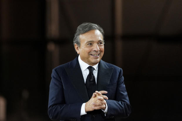 MikeleS03's tweet photo. Stasera, in seconda serata, #Canale5 presenta “#GALÀDEI500 – #EccellenzeItaliane”, un evento con #PieroChiambretti.
Ospiti: #BeppeSevergnini, #OlivierFrançois, #GabrieleMuccino, #GigiBuffon, #LarissaIapichino, #FabrizioMoretti, #AgnesePini, #Vhelade, #AlessandraNeri.
#AscoltiTv https://t.co/MFhvV4BoMm
