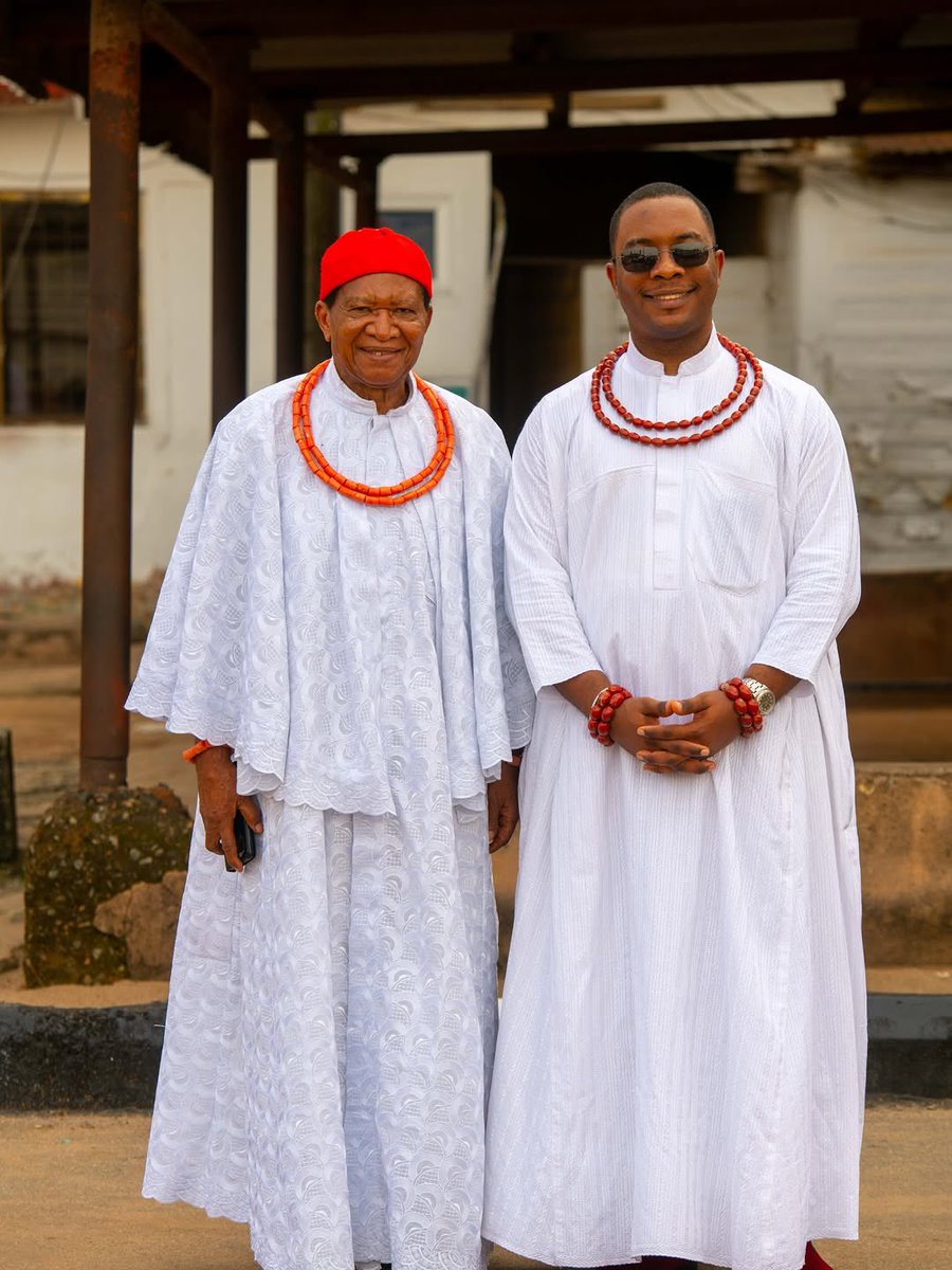 𝐄𝐃𝐎𝐂𝐄𝐍𝐓𝐑𝐈𝐂__ tweet media