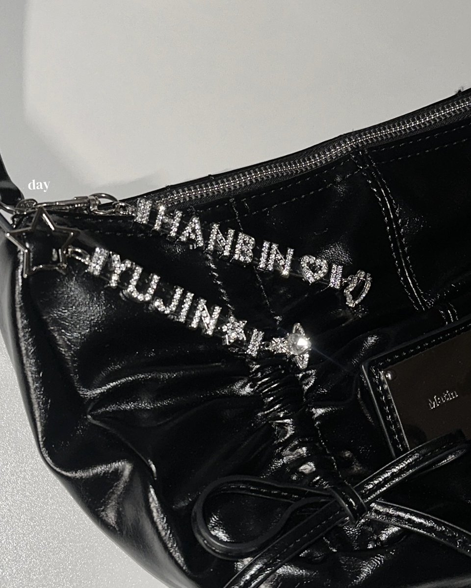 zxnxuo's tweet image. 제로베이스원 이니셜 큐빅 키링 판매₊⋆♰🪽

#rt 추첨을 통해 한 분께 이니셜 키링을 보내드려요!

🗓 ~ 12/22 (월) 23:59까지

🔗 witchform.com/deposit_form.p…
✶ 전멤버 다 있습니다★
✶ 자세한 내용은 윗치폼 참고해 주세요!♡