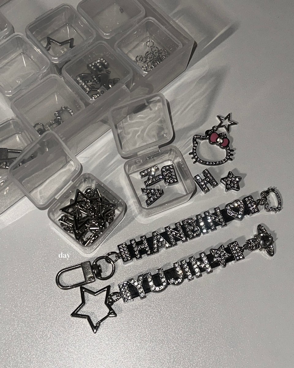 zxnxuo's tweet image. 제로베이스원 이니셜 큐빅 키링 판매₊⋆♰🪽

#rt 추첨을 통해 한 분께 이니셜 키링을 보내드려요!

🗓 ~ 12/22 (월) 23:59까지

🔗 witchform.com/deposit_form.p…
✶ 전멤버 다 있습니다★
✶ 자세한 내용은 윗치폼 참고해 주세요!♡