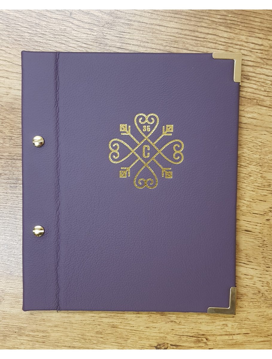 WorldwideMenus's tweet image. Elevate your menu presentation with our Brussels Full Leather Menu Covers. Crafted from genuine leather for a professional look and lasting durability. Perfect for restaurants aiming to impress. Priced at £33.60. #MenuCovers #RestaurantStyle worldwidemenus.com/products/bruss…
