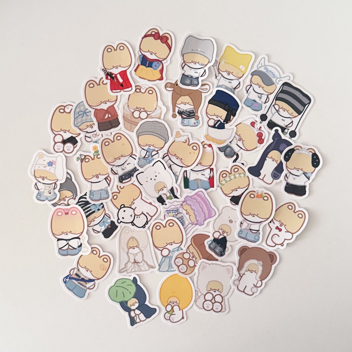 your_ddalgi's tweet photo. REVERIE dot ⊹ FREE GIFT ⊹
by @your_ddalgi @teolaegibubble 

♡ RT &amp; like (+ show me!)
♡ set: 1 soft pin, 4 stickers, 6 photocards
세트: 말랑핀뱃지 1개, 터래기 스티커 4개, 큥포카 6개
♡ date: 2026.01.02, 01.03, 01.04

큥콘에서 만나요! '.ㅅ' ❤️

#BAEKHYUN #백현 #Reveriedot https://t.co/9RasBzKi52