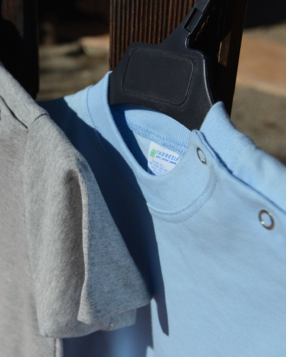 En Theresia School creamos uniformes escolares que combinan comodidad, calidad y durabilidad, pensados para acompañar a tus hijos en cada momento del colegio.

#DiseñoDeUniformes #UniformesEscolares #TheresiaUniformes #TejidosDeCalidad #ComodidadEscolar #InnovaciónEscolar