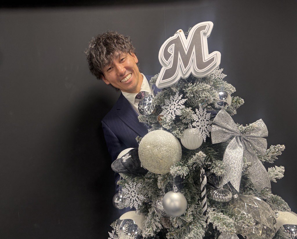 chibalotte_pr's tweet image. 契約更改を終えた #高野脩汰 投手。
「どこでも投げることができるのが自分の強みだと思っているので、その強みを活かしてチームに貢献して、キャリアハイを目指したいです！」と話していました。
先日公開した能登半島でのYouTube動画もぜひご覧ください。
#chibalotte #広報