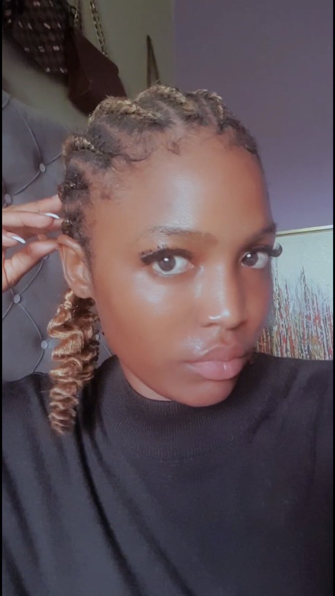 Victoria🌹 tweet media