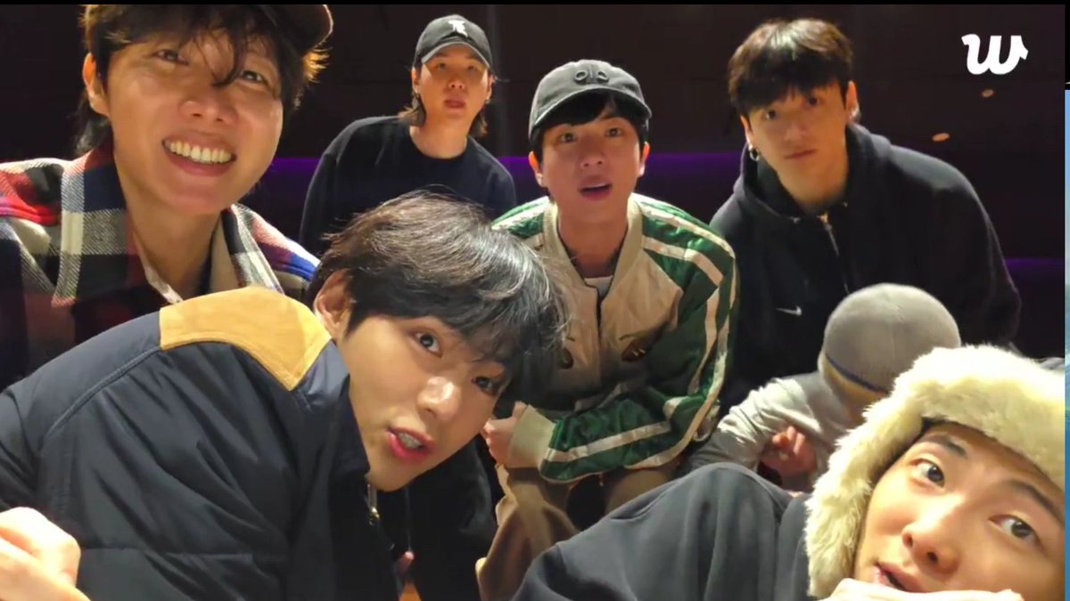 — No hay nada mejor que tener a nuestros chicos reunidos, nuestra familia son y serán siempre los 7.

🥹🎀