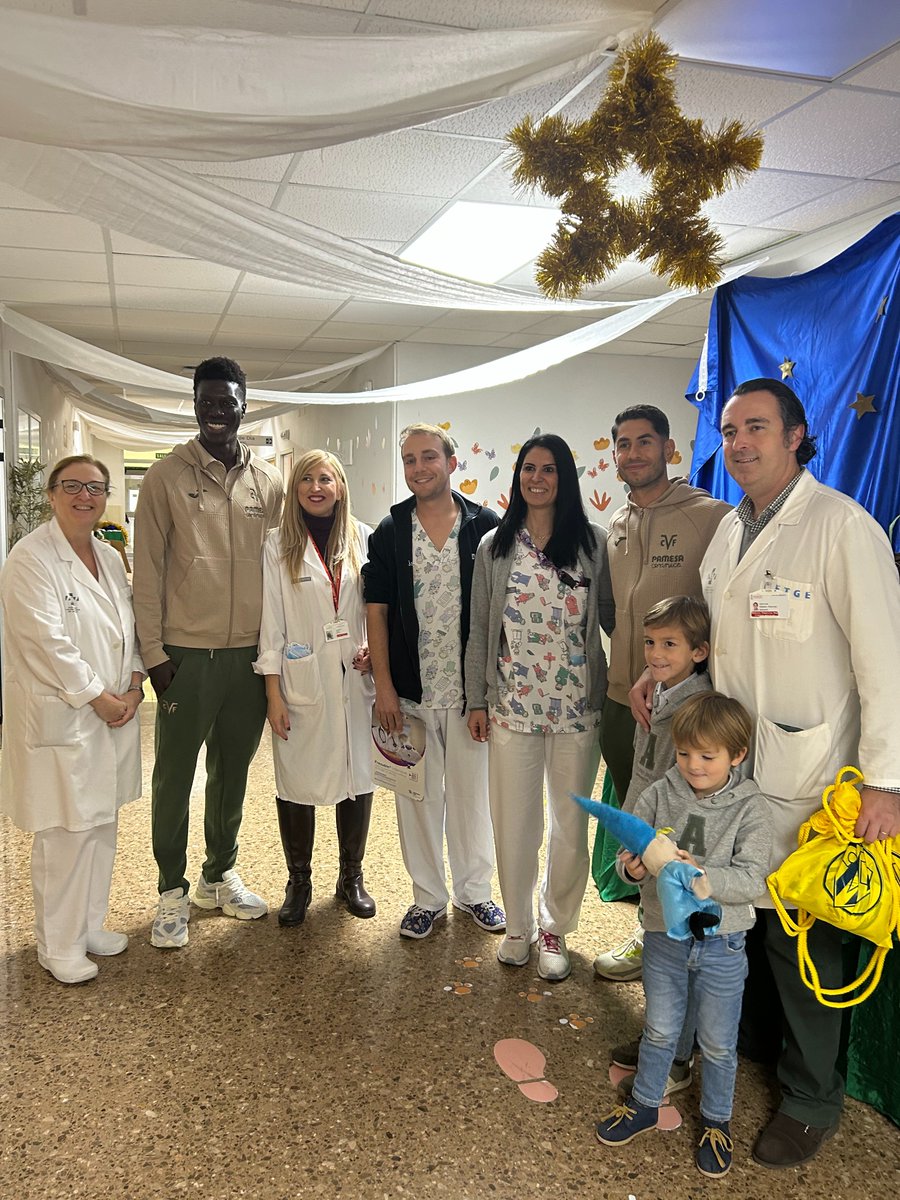 ⚽️El <a href="/VillarrealCF/">Villarreal CF</a> ha realizado la tradicional visita navideña al #HostitaldeSagunto. 
Los futbolistas <a href="/Alassan32699172/">Alassane Diatta</a> y <a href="/AyozePG/">Ayoze Perez</a>  han llenado de ilusión y sonrisas la sala Pediatría, regalando momentos inolvidables y obsequios especiales.
¡Gracias por esta bonita sorpresa!❤️