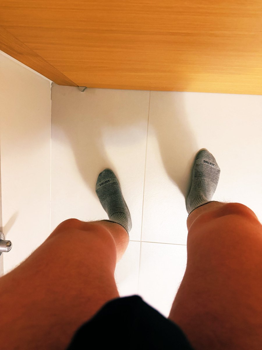 MasterBoyCH's tweet image. On your knees for my bulge and hot feet 😈🔥

#cashmaster #findomaddicted #boyfeet #feetworshi̇p #footfetısh #findom #master #slave #money #nike #drifit #rt #EXCLUSIVE 

@RT4Kings @master_italiani @rt_feet @rt4malefeet @HouseofMo_world @slave_here @promocion_pies @CashMasterRTs